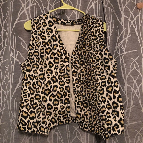 mari•lyn inc Jackets & Blazers - Leopard cheetah print vest mari•lyn inc Jackets & Blazers - Leopard cheetah print vest